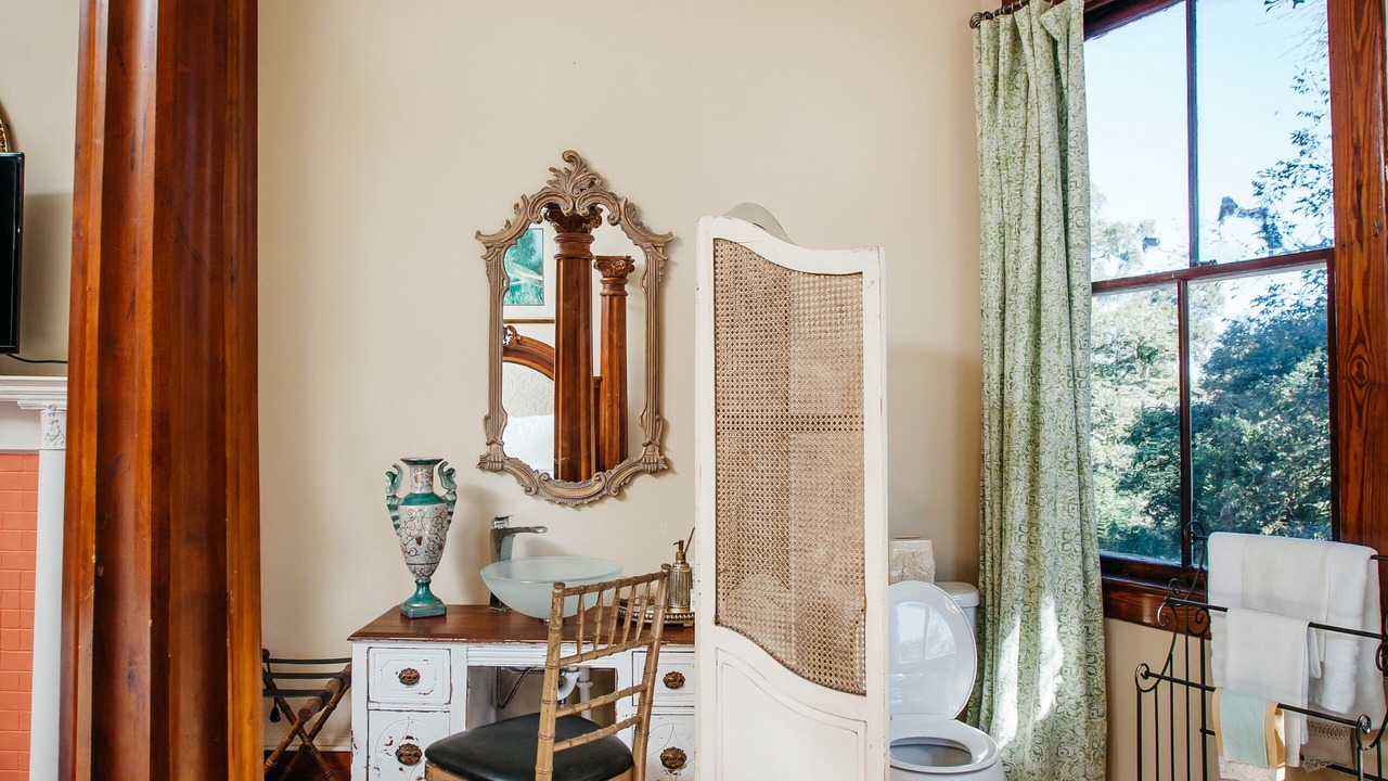 Photo of Bathroom in Lyons