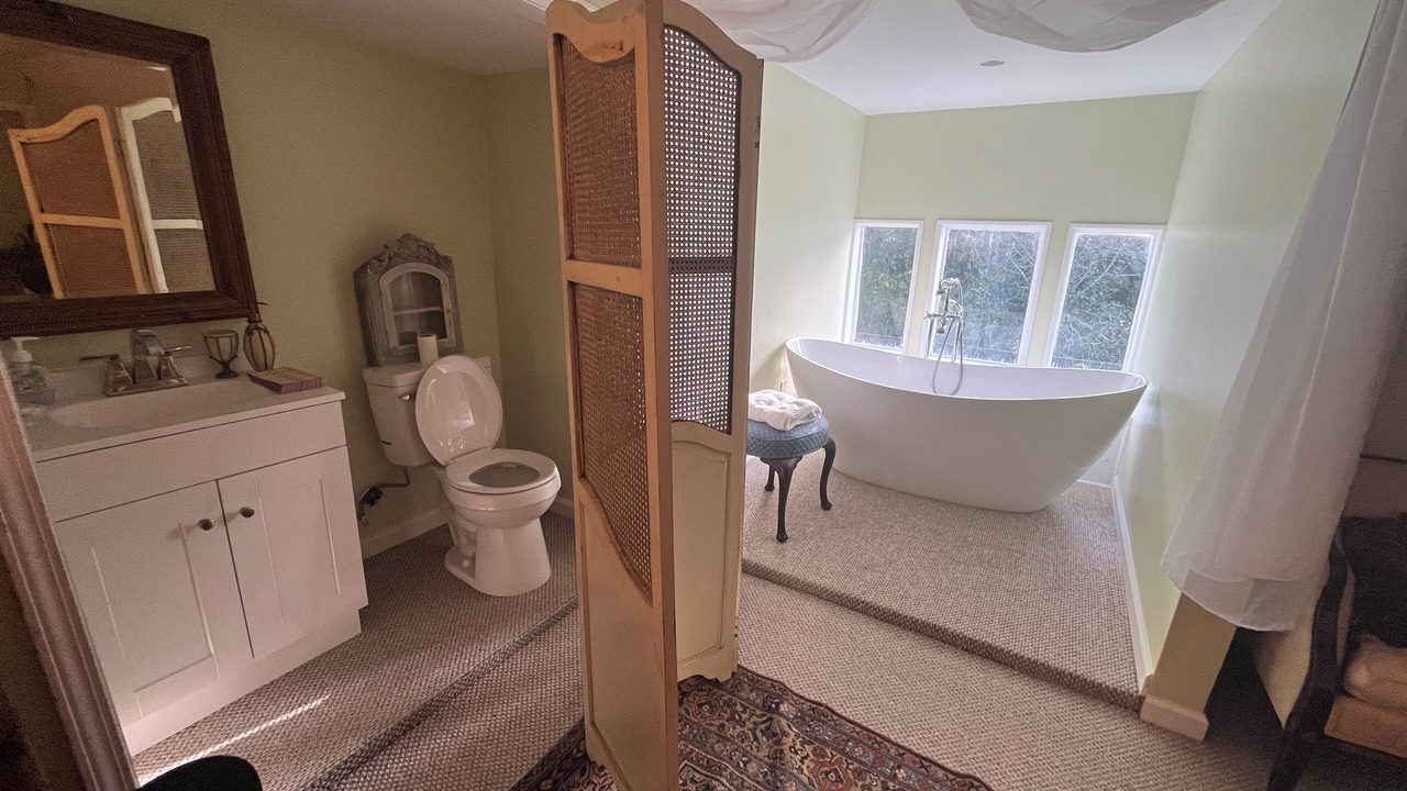 Photo of Bathroom in Lyons