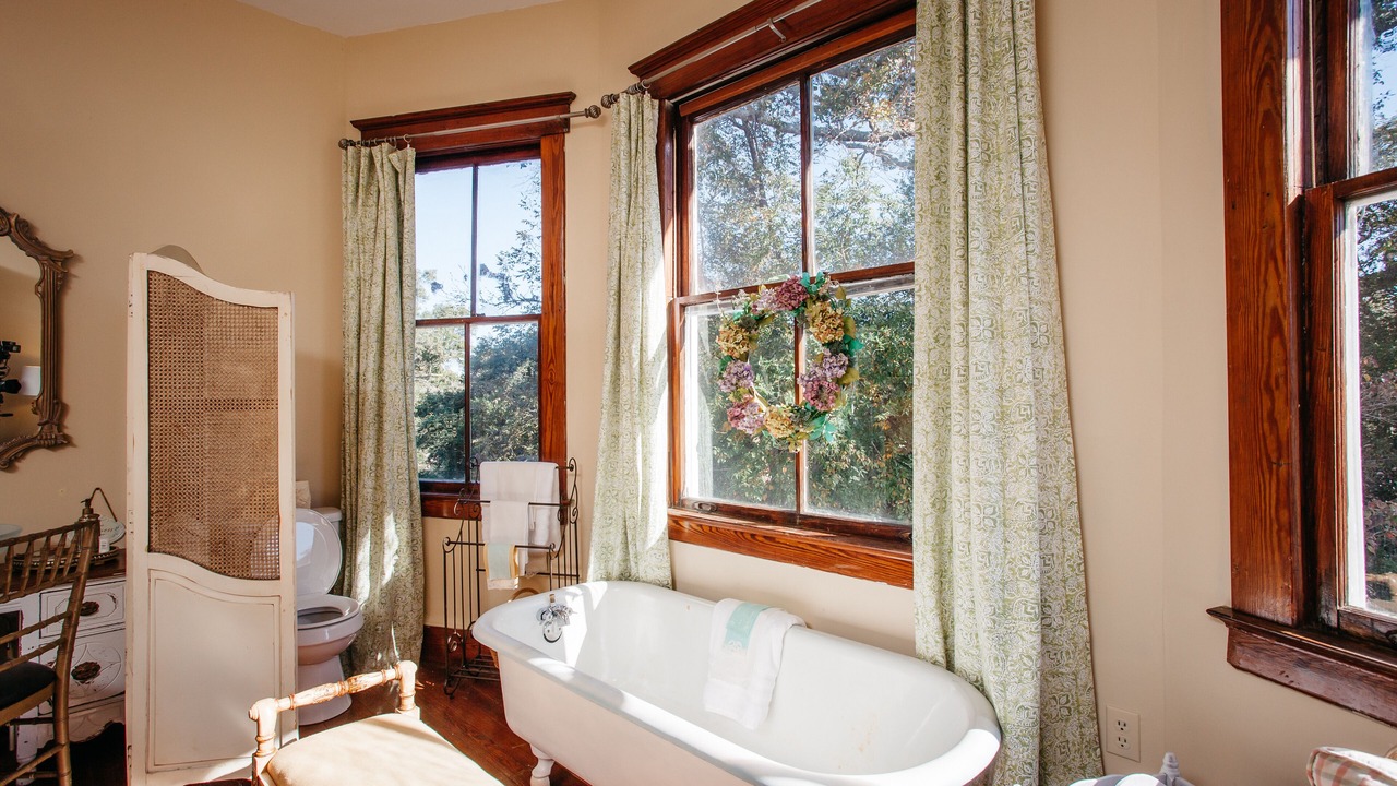 Photo of Bathroom in Lyons