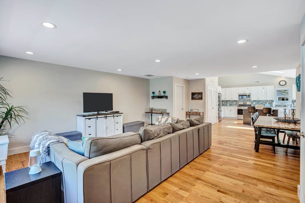 Photo of Livingroom in West Belmar