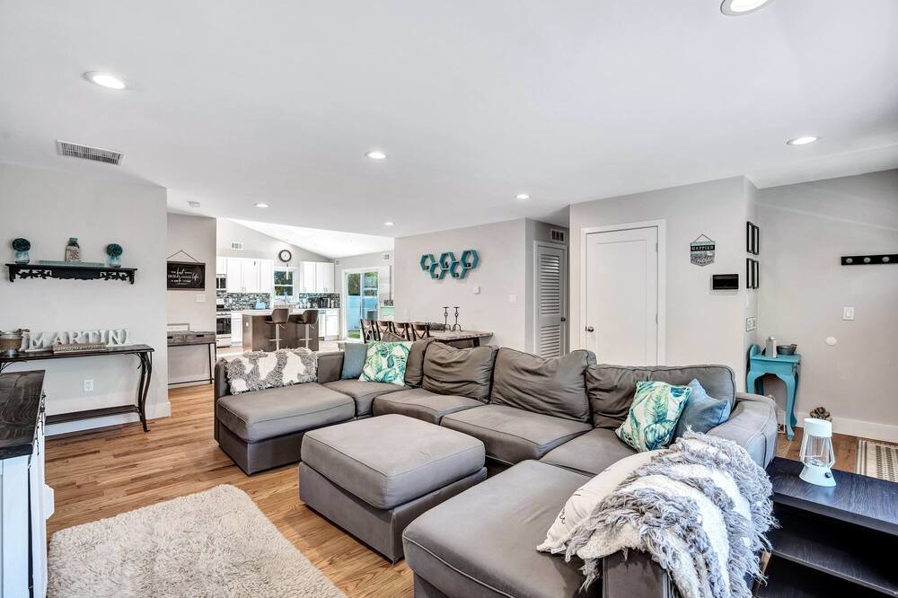 Photo of Livingroom in West Belmar