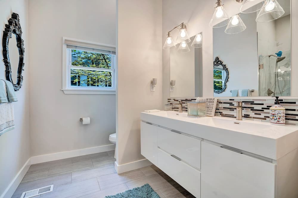 Photo of Bathroom in West Belmar