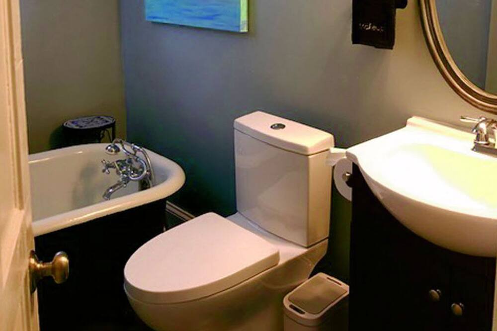 Photo of Bathroom in Orange