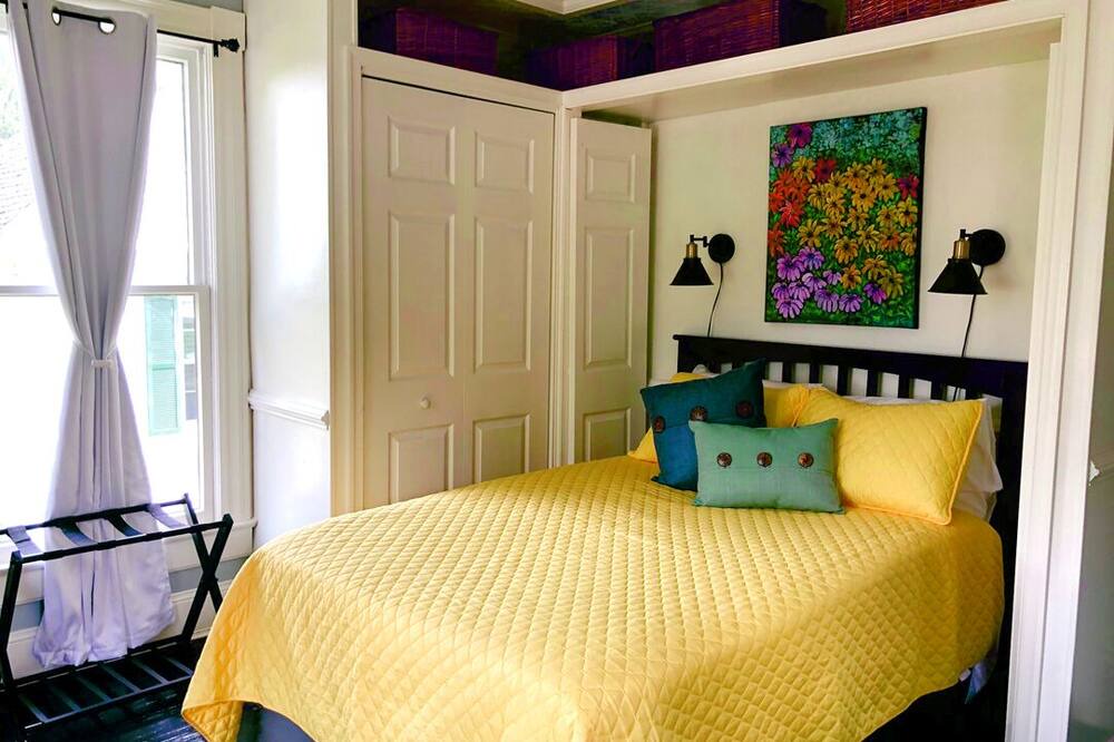 Photo of Bedroom in Orange