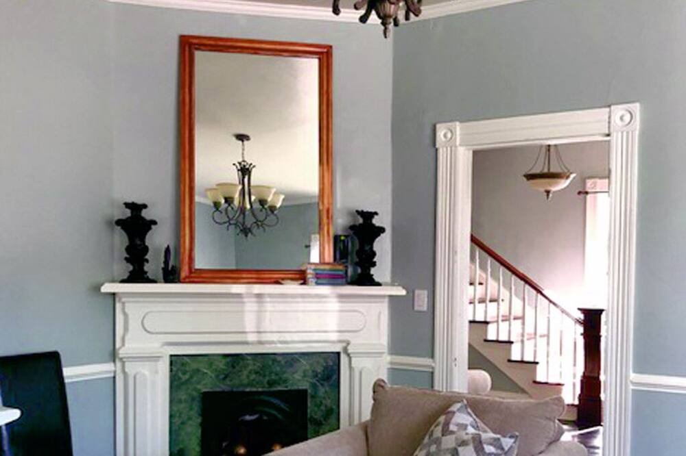 Photo of Livingroom in Orange