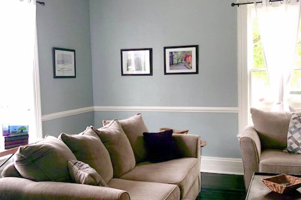 Photo of Livingroom in Orange