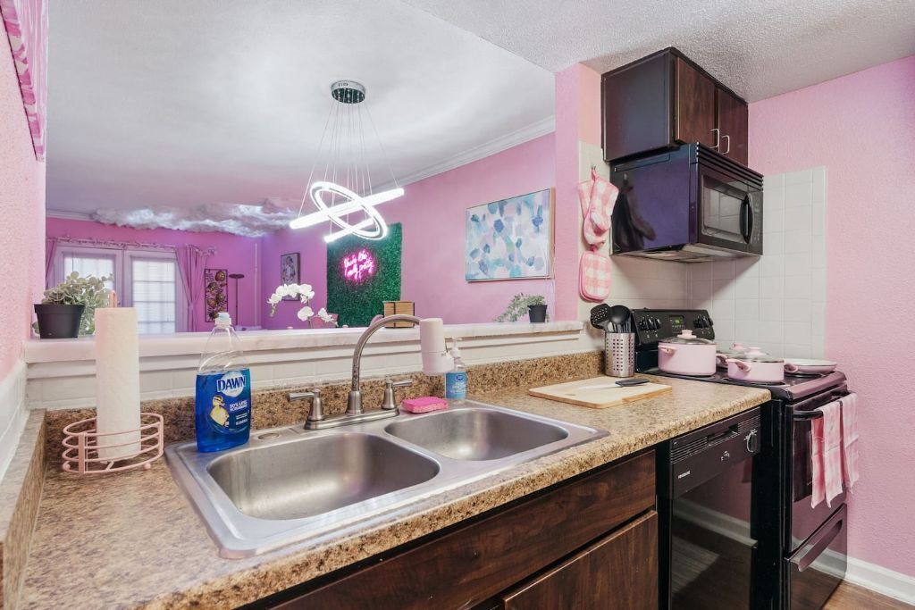 Photo of Kitchen in Greenway Plaza-Upper Kirby