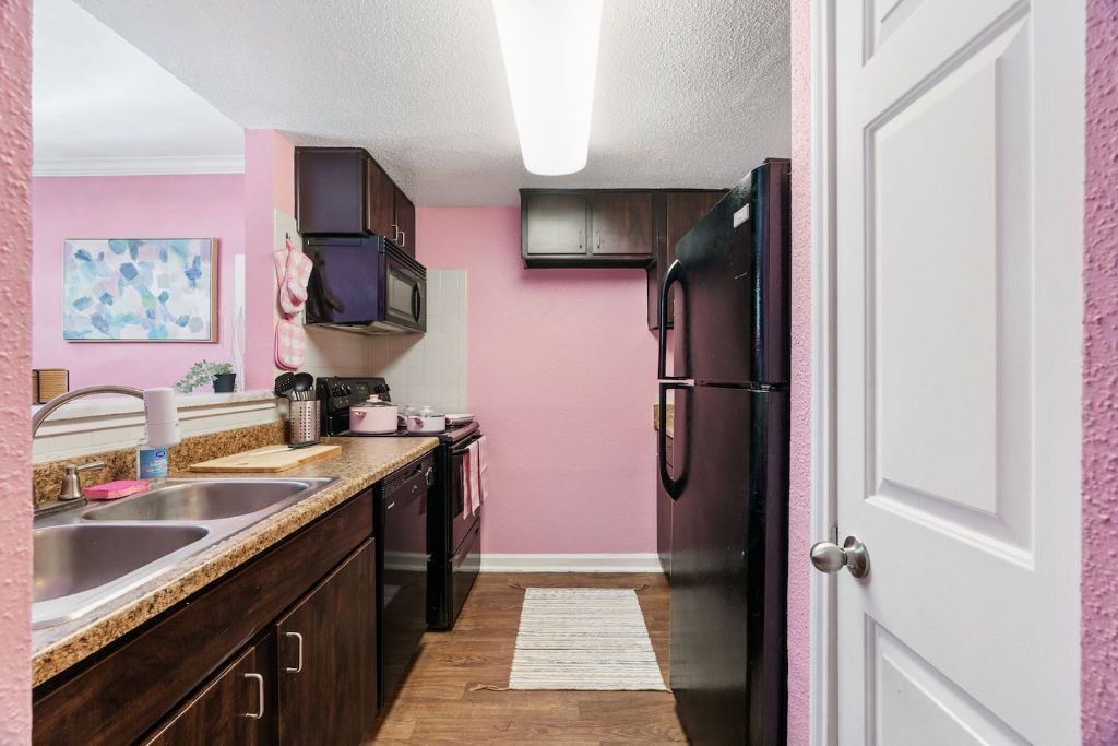 Photo of Kitchen in Greenway Plaza-Upper Kirby