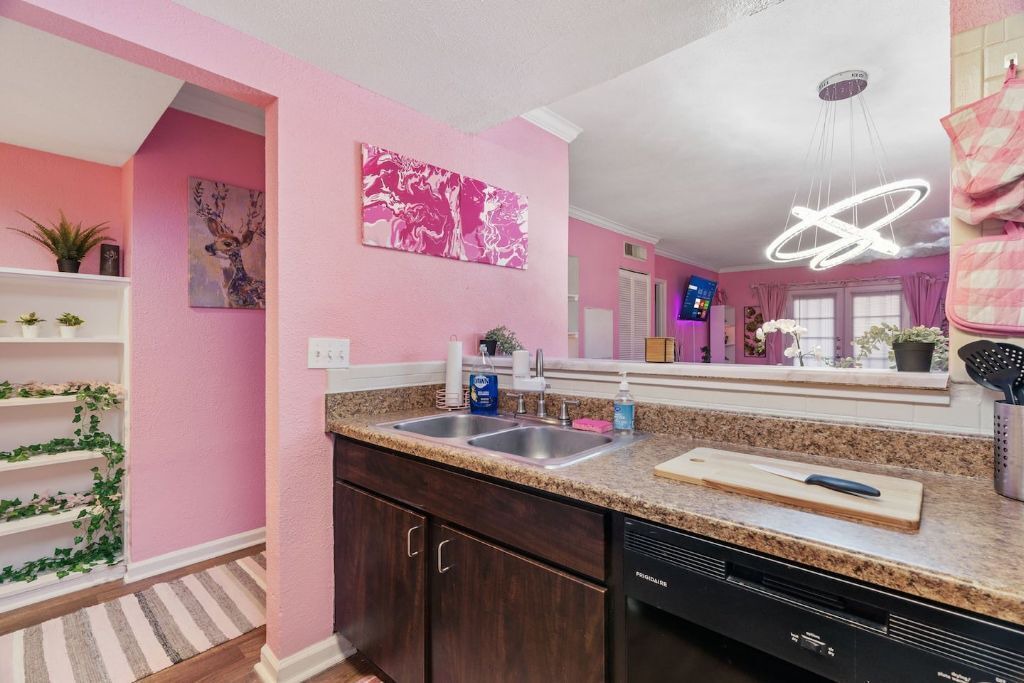 Photo of Kitchen in Greenway Plaza-Upper Kirby