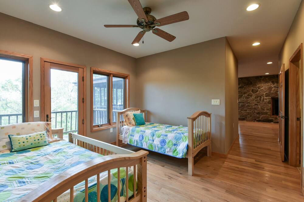 Photo of Bedroom in Shell Knob