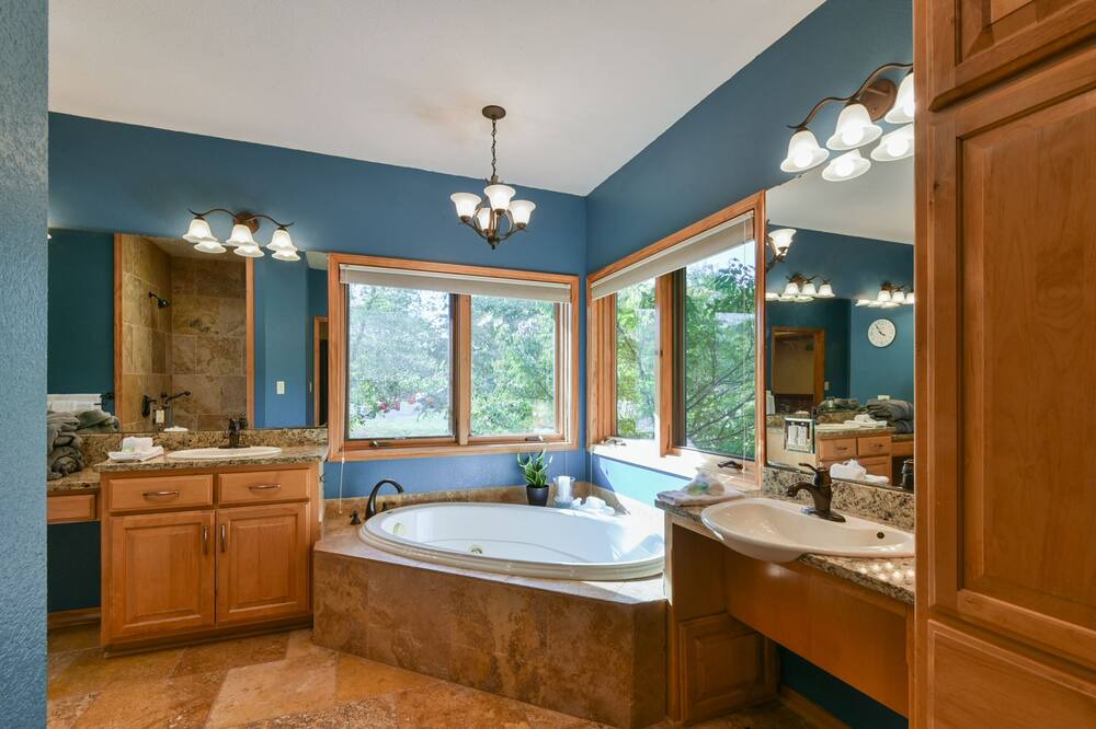 Photo of Bathroom in Shell Knob