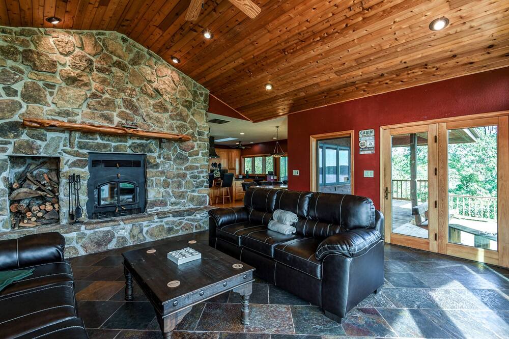 Photo of Livingroom in Shell Knob