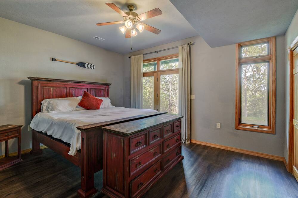 Photo of Bedroom in Shell Knob