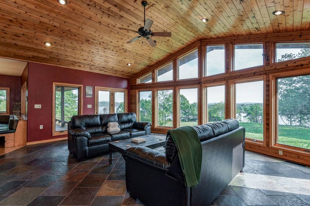Photo of Livingroom in Shell Knob