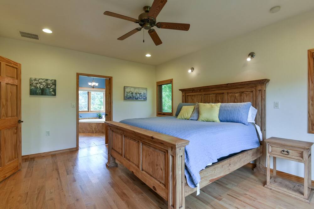 Photo of Bedroom in Shell Knob