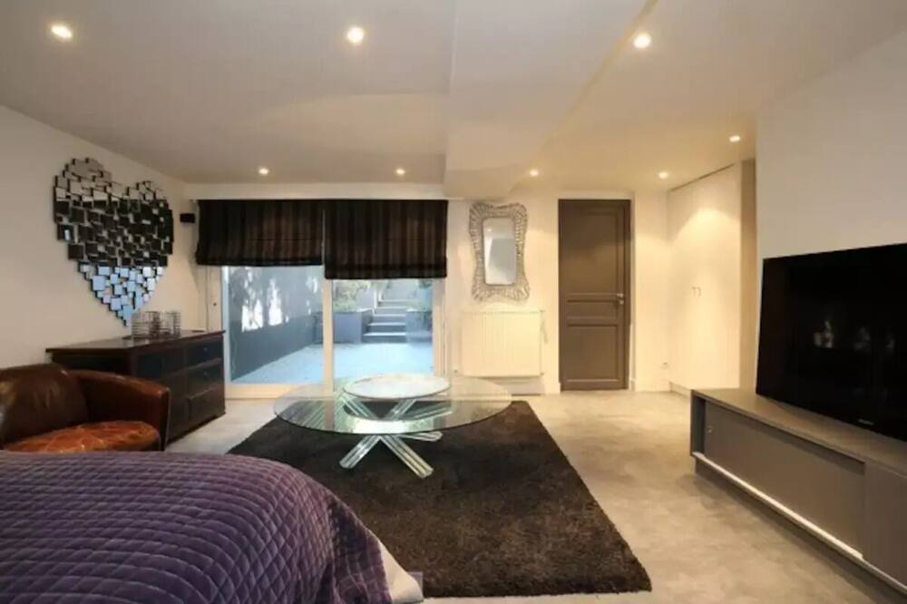 Photo of Bedroom in Le Celle-Saint-Cloud