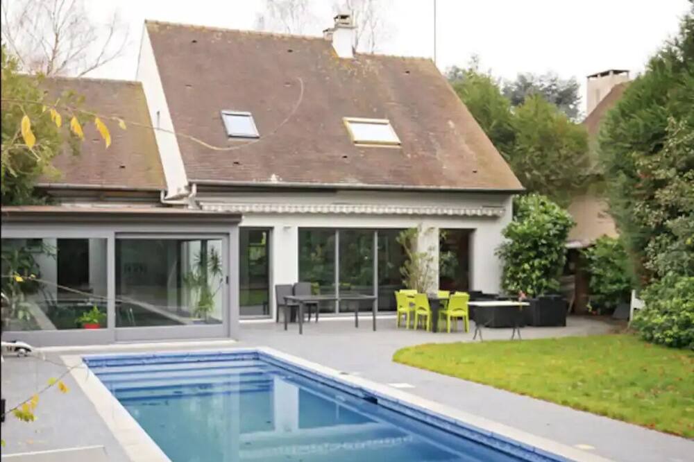 Photo of Outdoor in Le Celle-Saint-Cloud