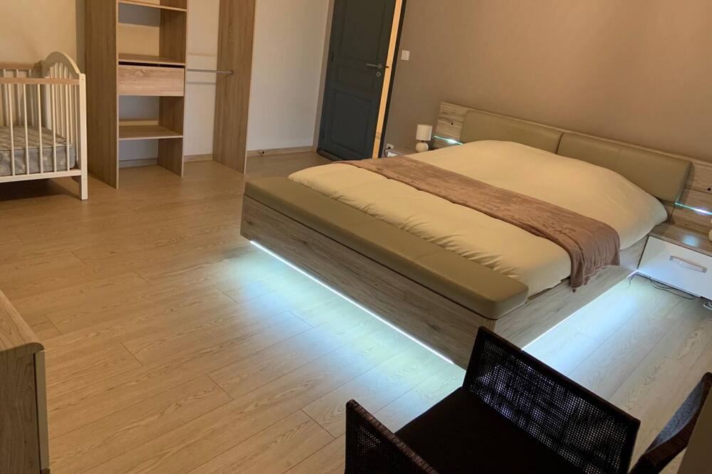 Photo of Bedroom in Bordeaux-Saint-Clair