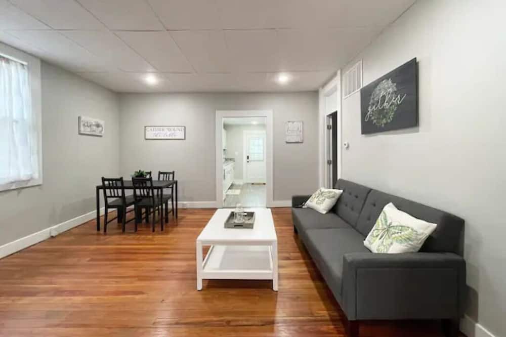 Photo of Livingroom in Franklin