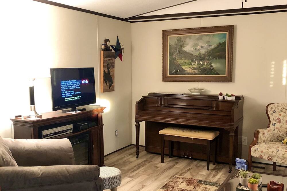 Photo of Livingroom in Hondo