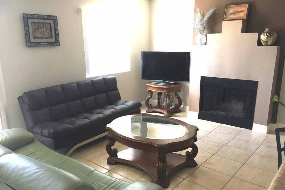 Photo of Livingroom in Canyon Gate