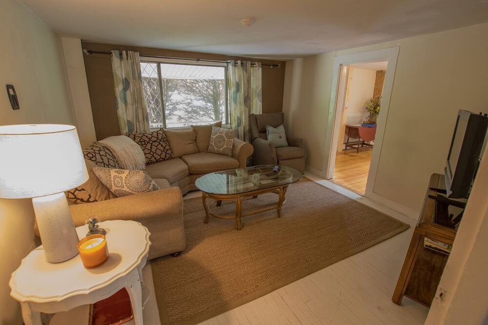 Photo of Livingroom in Williamstown