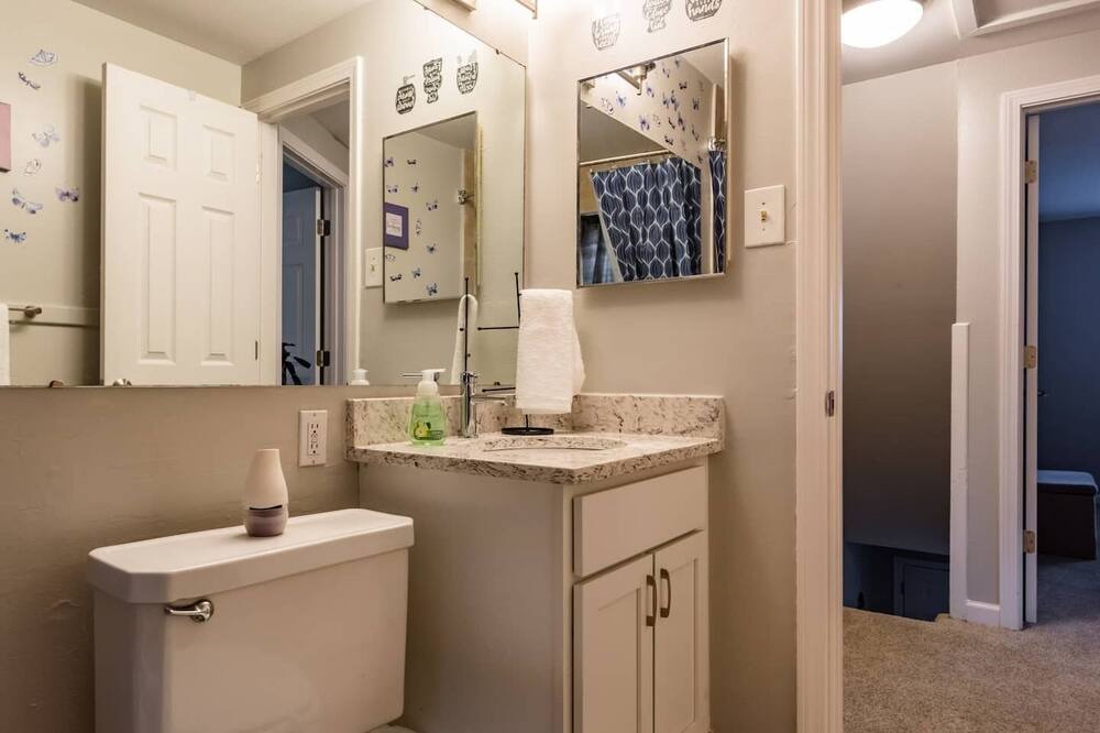 Photo of Bathroom in Oak Park