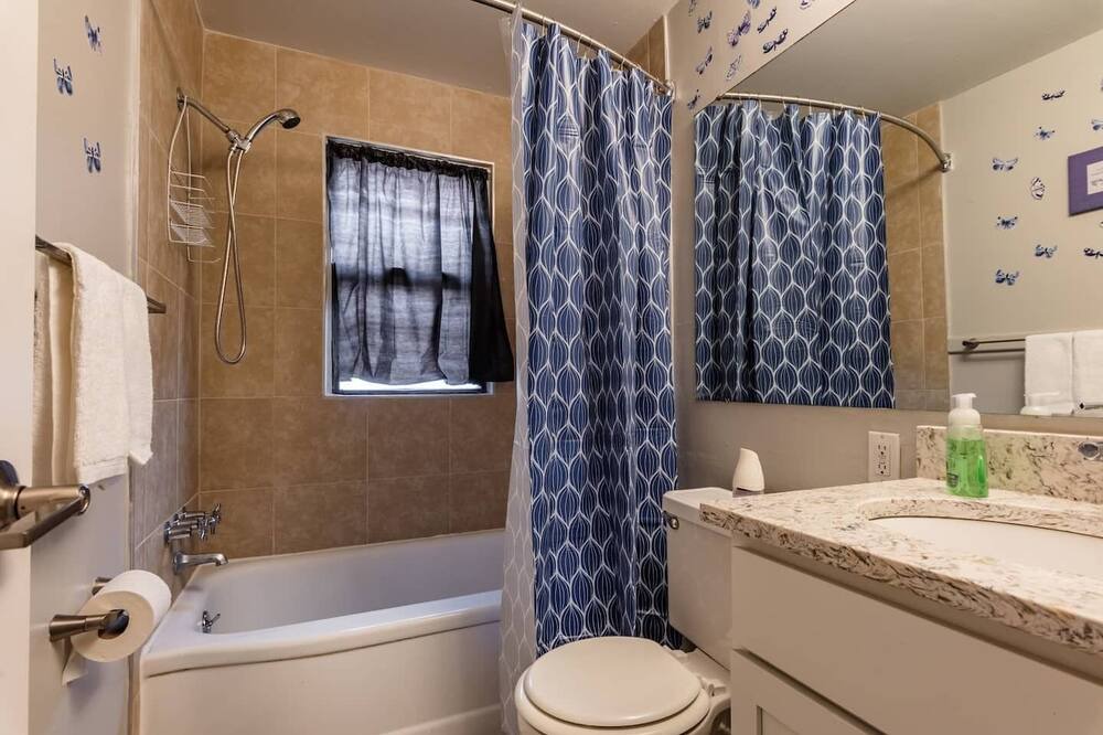 Photo of Bathroom in Oak Park