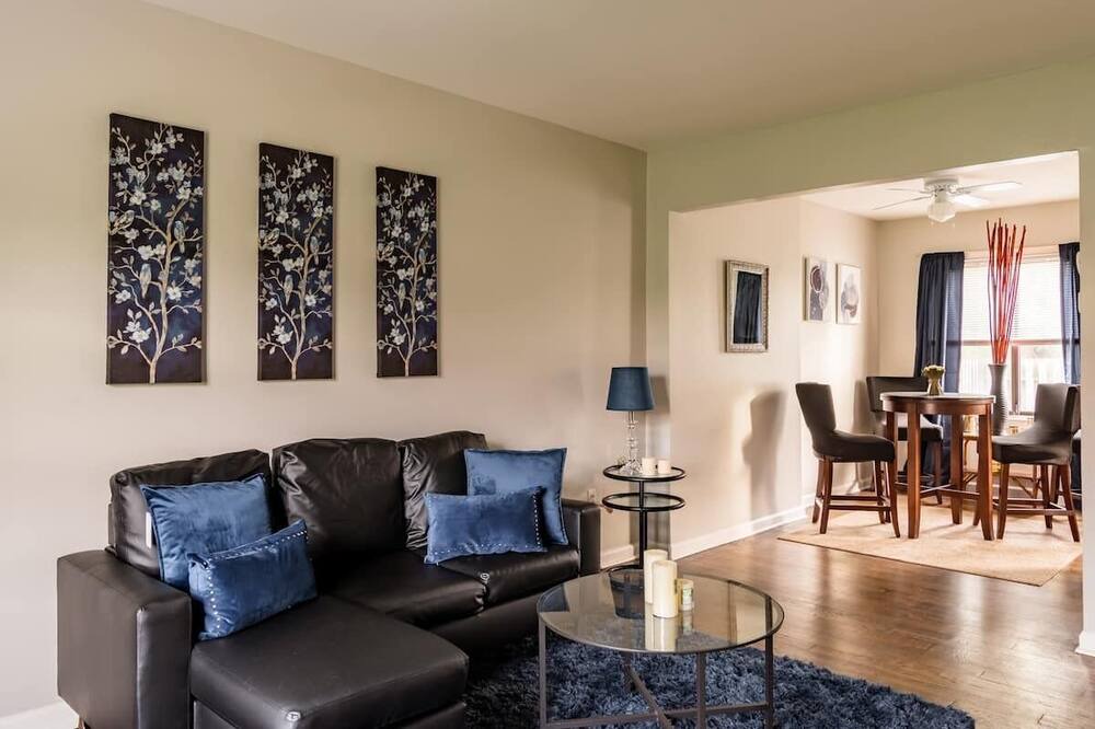 Photo of Livingroom in Oak Park