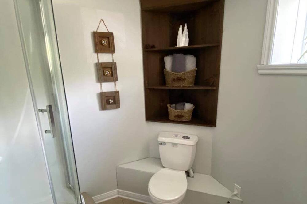 Photo of Bathroom in Saint-Emile-de-Suffolk
