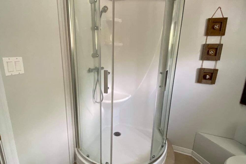 Photo of Bathroom in Saint-Emile-de-Suffolk