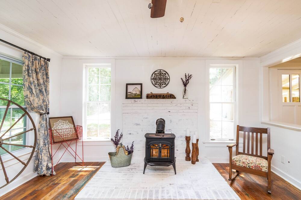 Photo of Livingroom in Adairsville