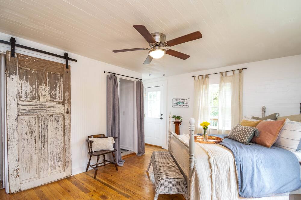 Photo of Bedroom in Adairsville