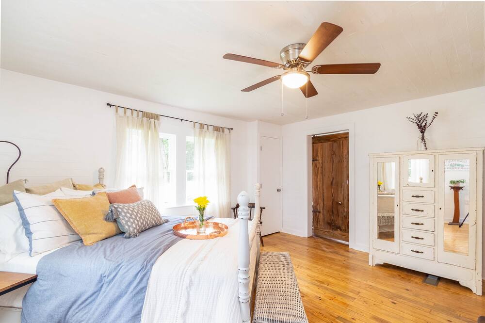 Photo of Bedroom in Adairsville