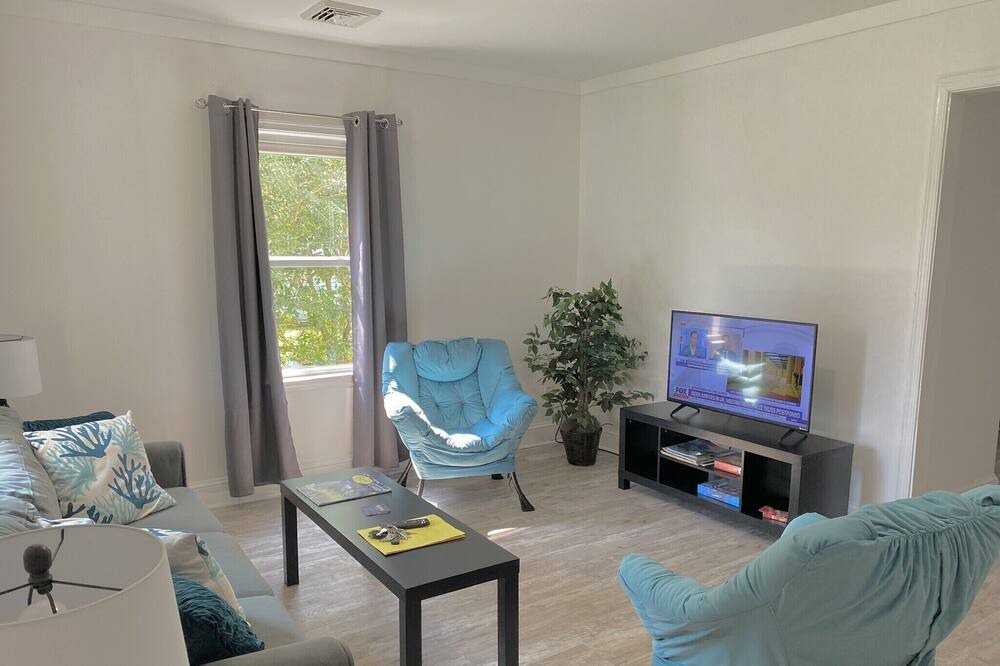 Photo of Livingroom in White Stone