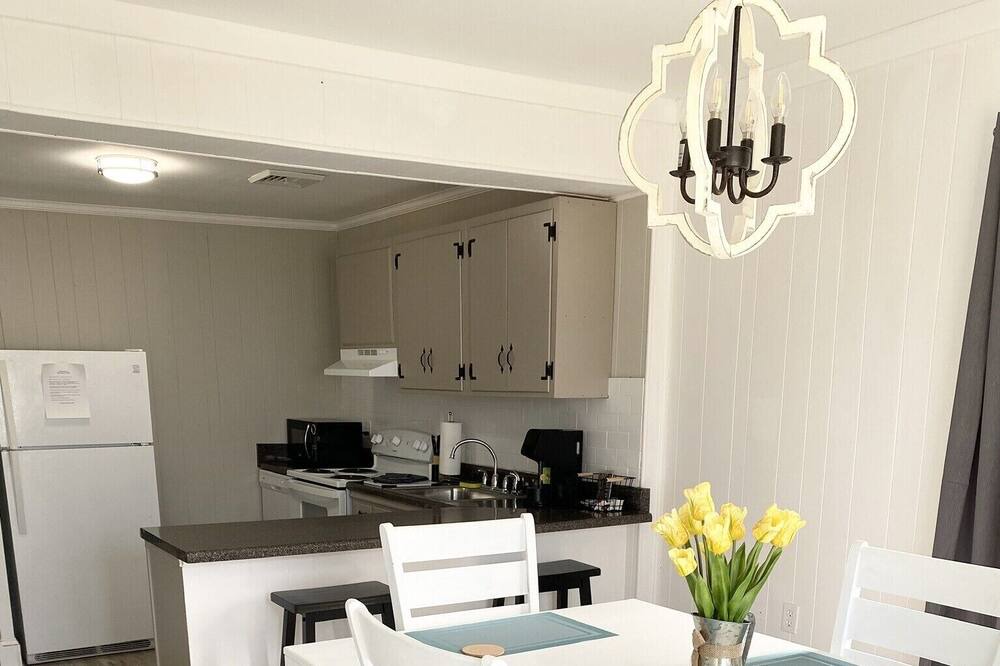 Photo of Kitchen in White Stone