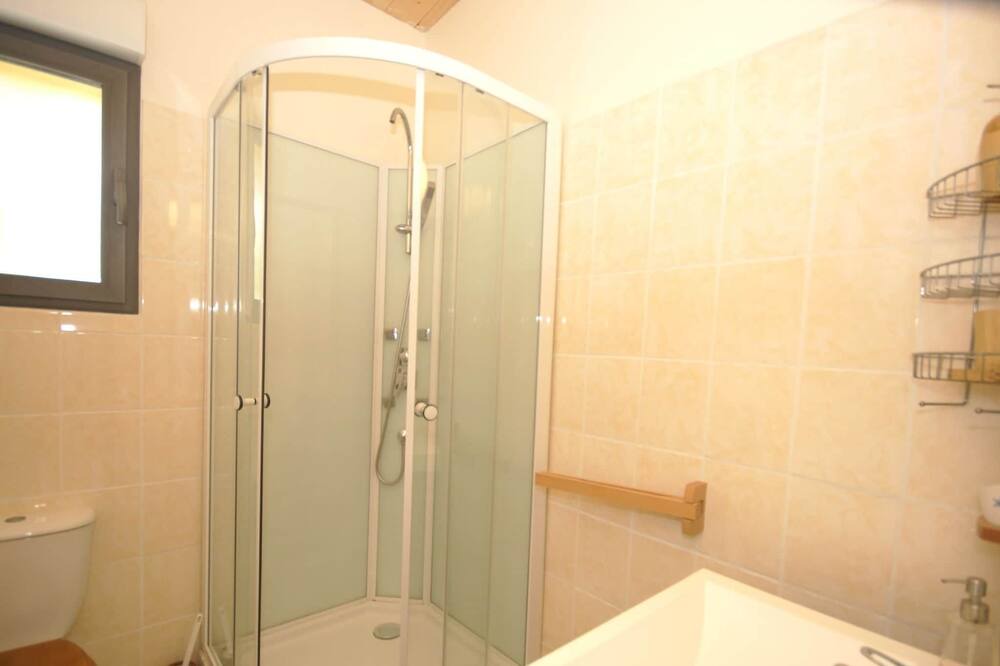 Photo of Bathroom in Roquetaillade
