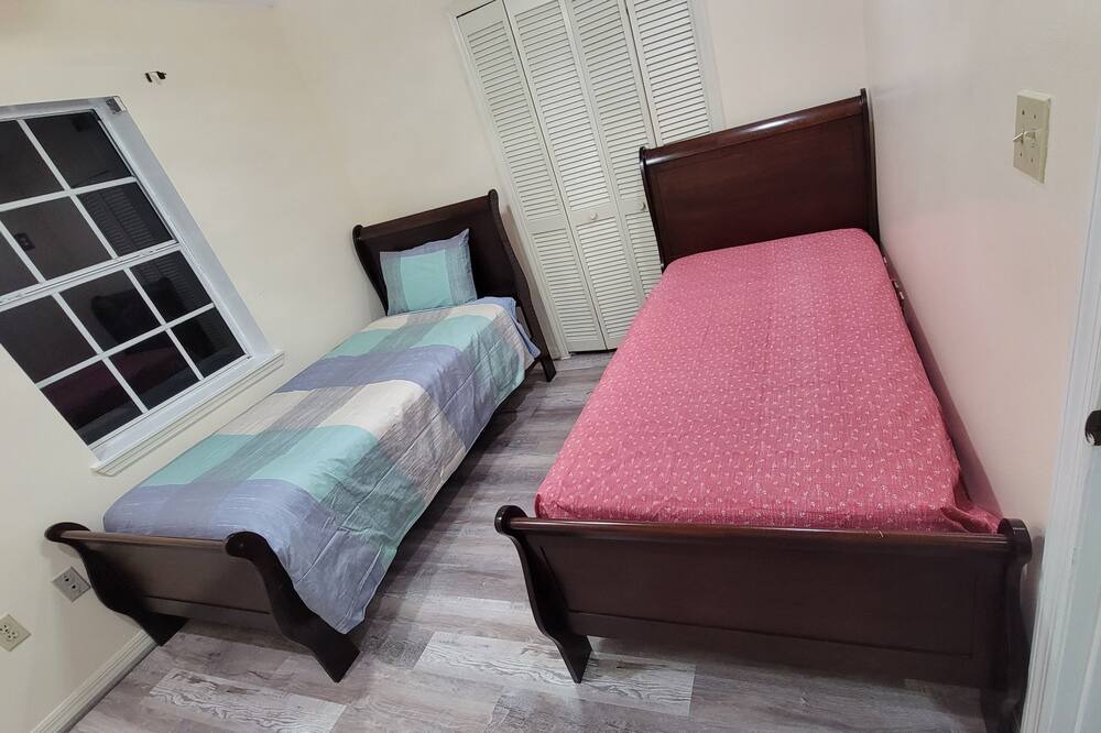 Photo of Bedroom in Groveland