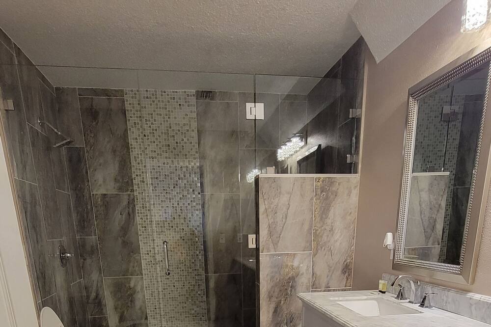 Photo of Bathroom in Groveland