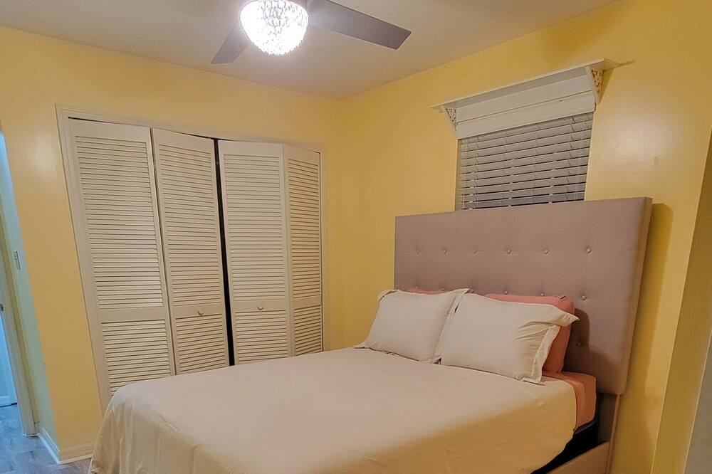 Photo of Bedroom in Groveland