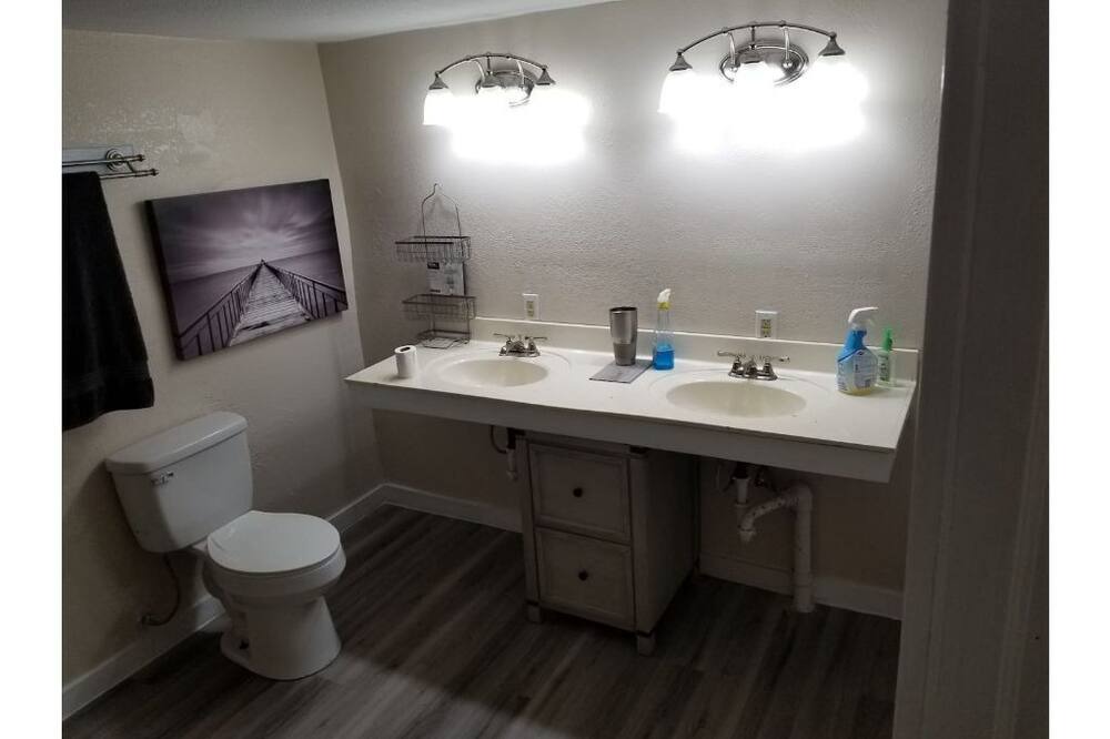 Photo of Bathroom in Maysville