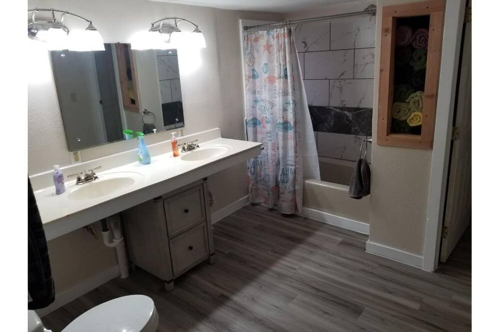 Photo of Bathroom in Maysville