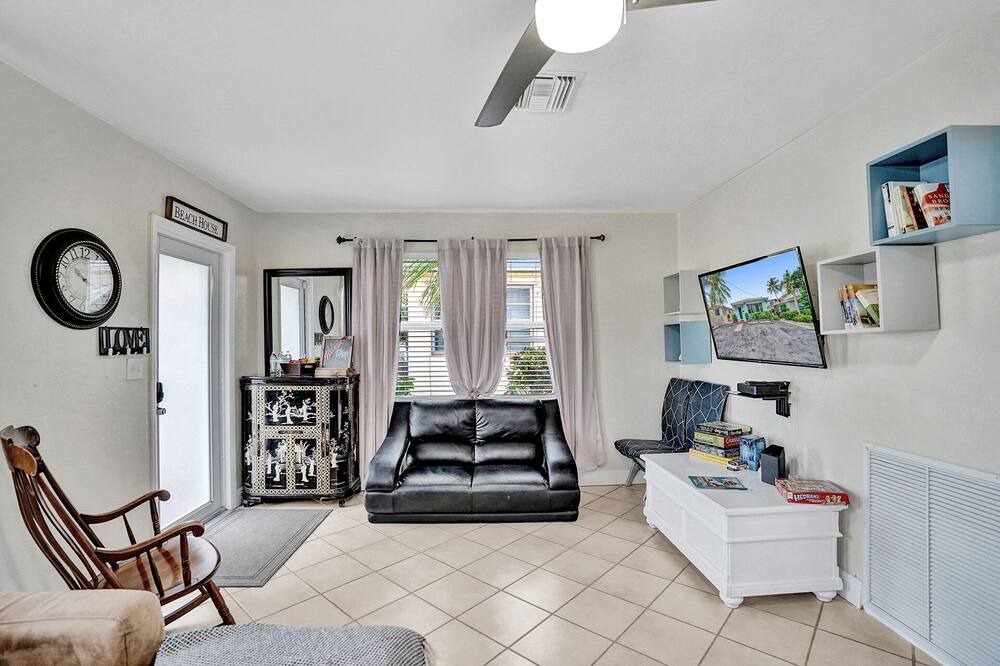 Photo of Livingroom in North Beach