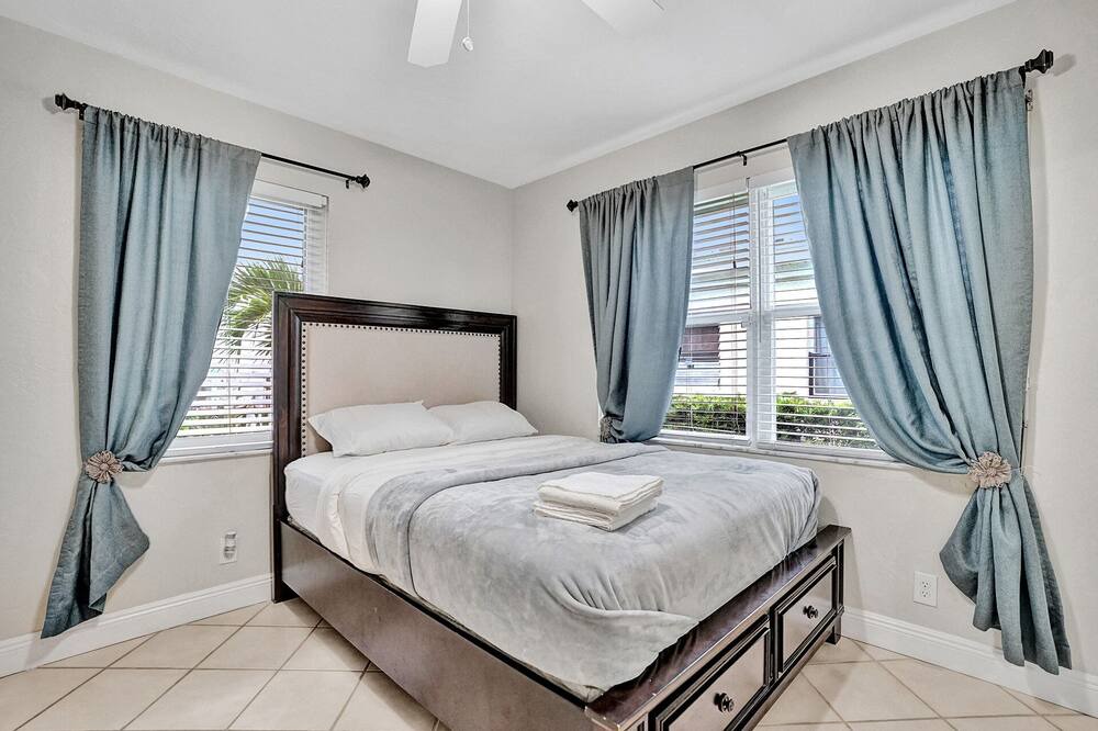 Photo of Bedroom in North Beach