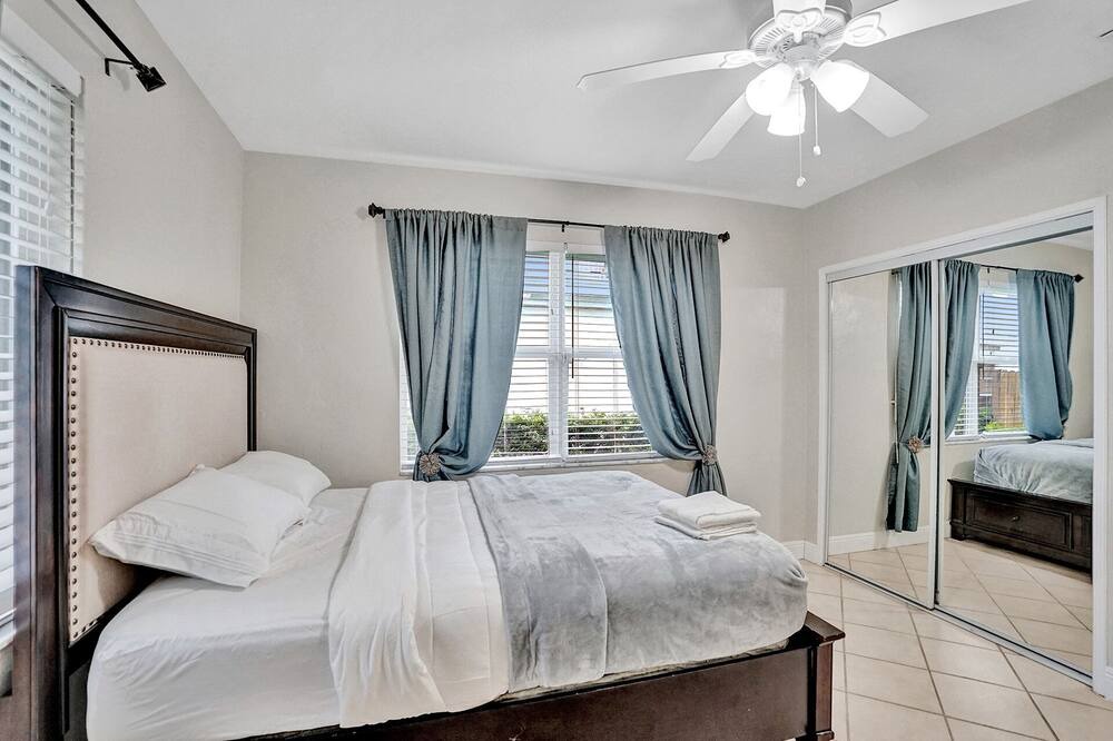 Photo of Bedroom in North Beach