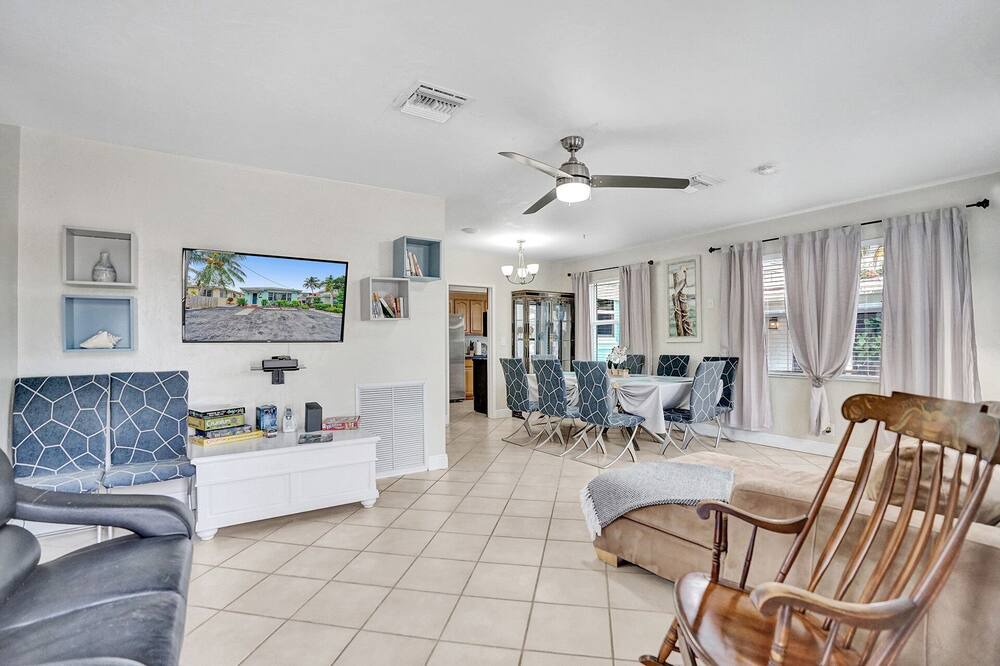 Photo of Livingroom in North Beach