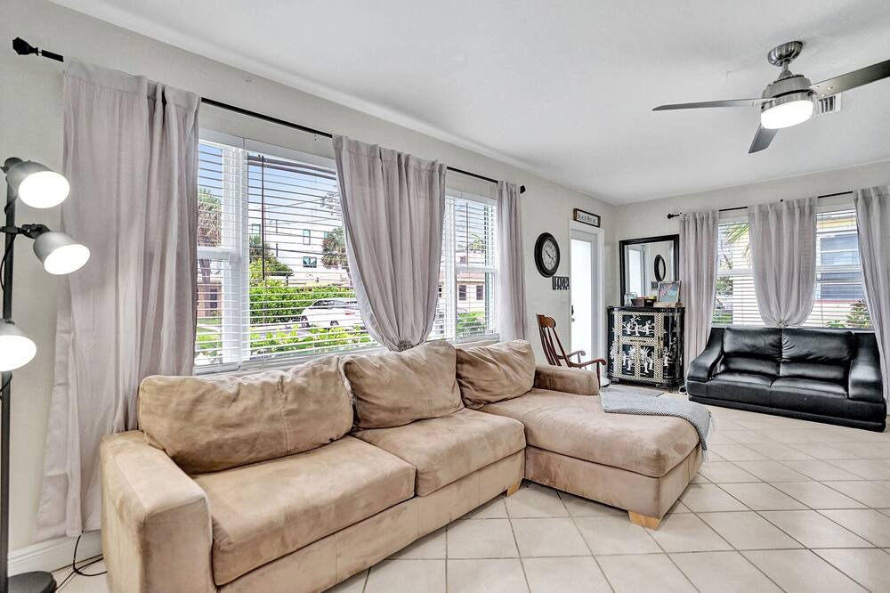 Photo of Livingroom in North Beach