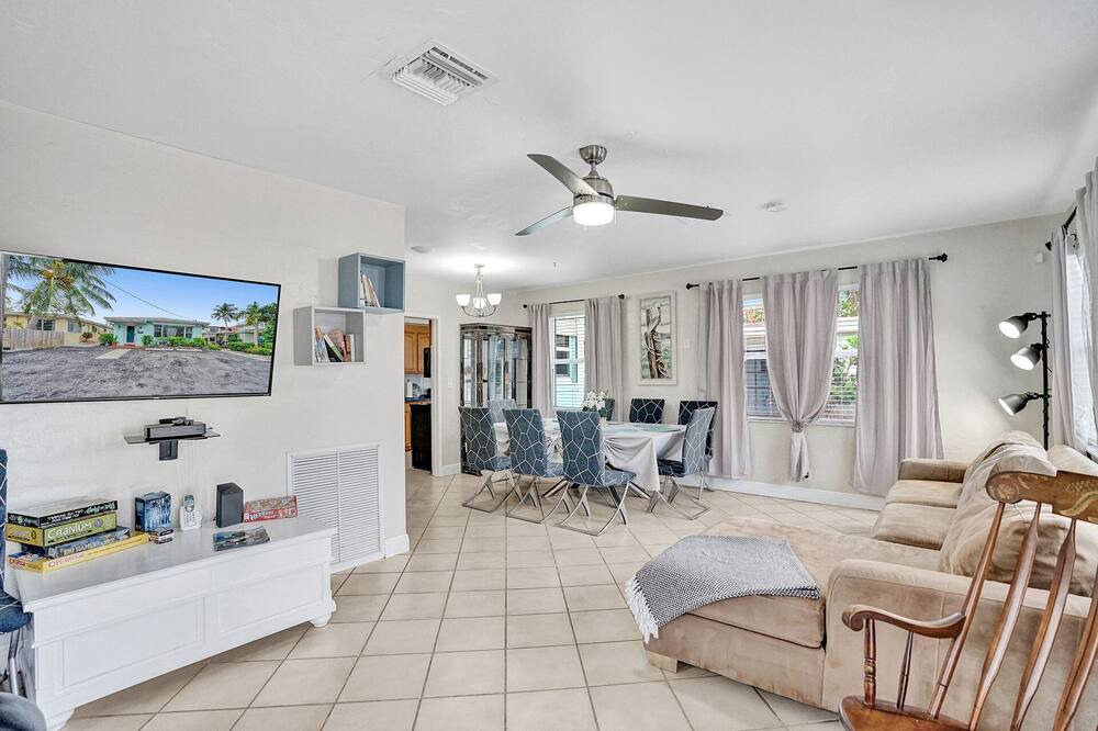 Photo of Livingroom in North Beach