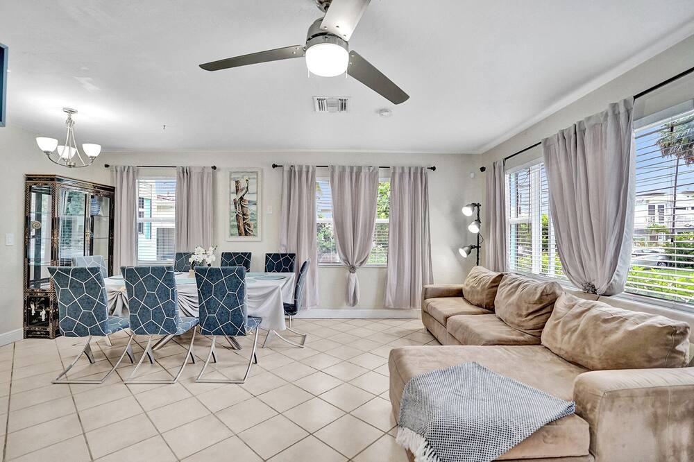 Photo of Livingroom in North Beach