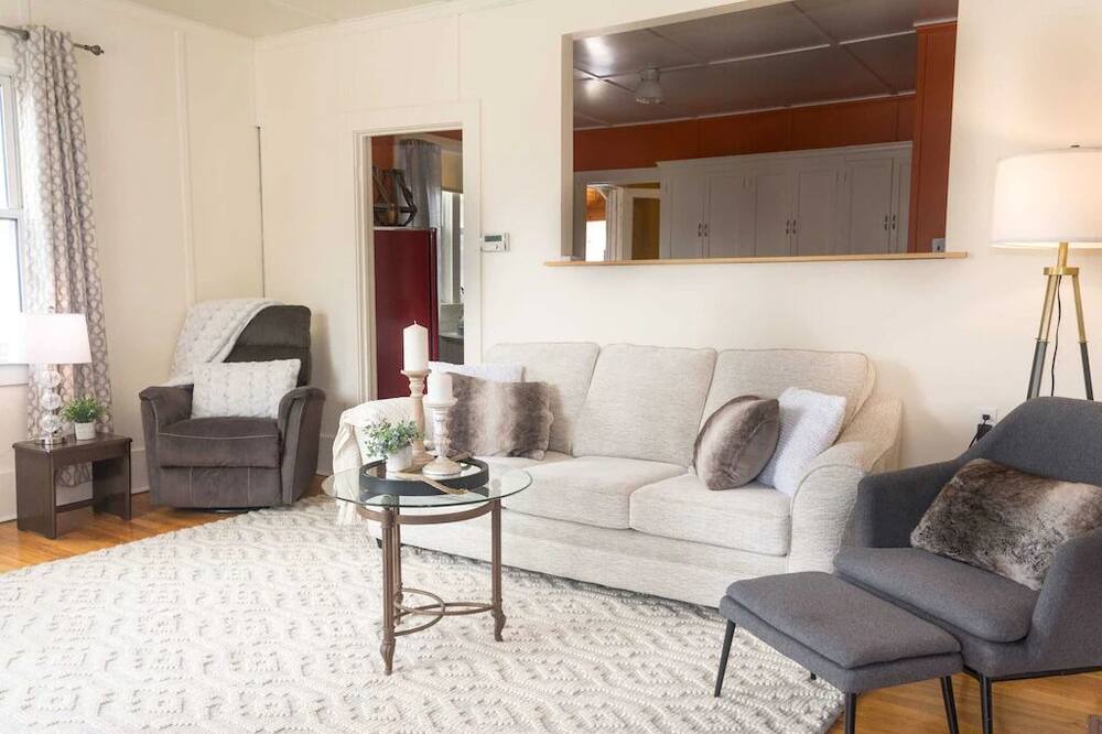 Photo of Livingroom in Smooth Rock Falls